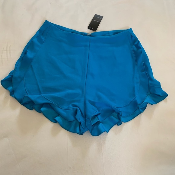 NEW Bebe Crepe Ruffle Dolphin Shorts - Picture 6 of 8
